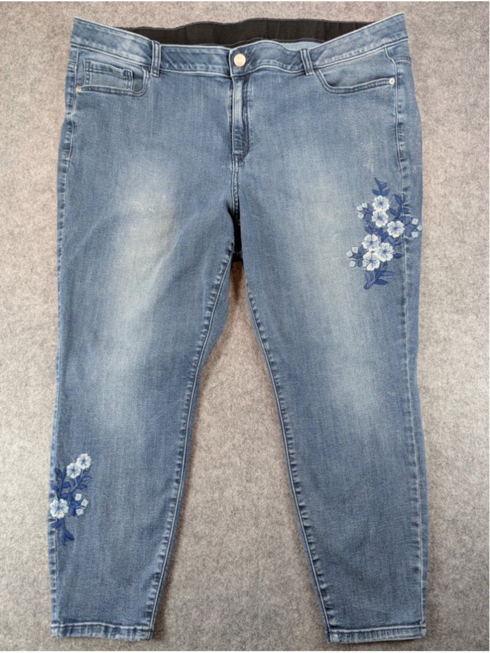 Venezia Lane Bryant Size 26 Embroidered Blue Floral Ankle Denim Jeans